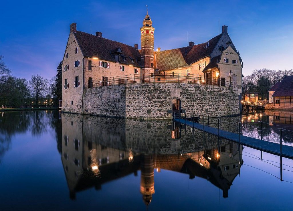 2292 1280px burg vischering in luedinghausen